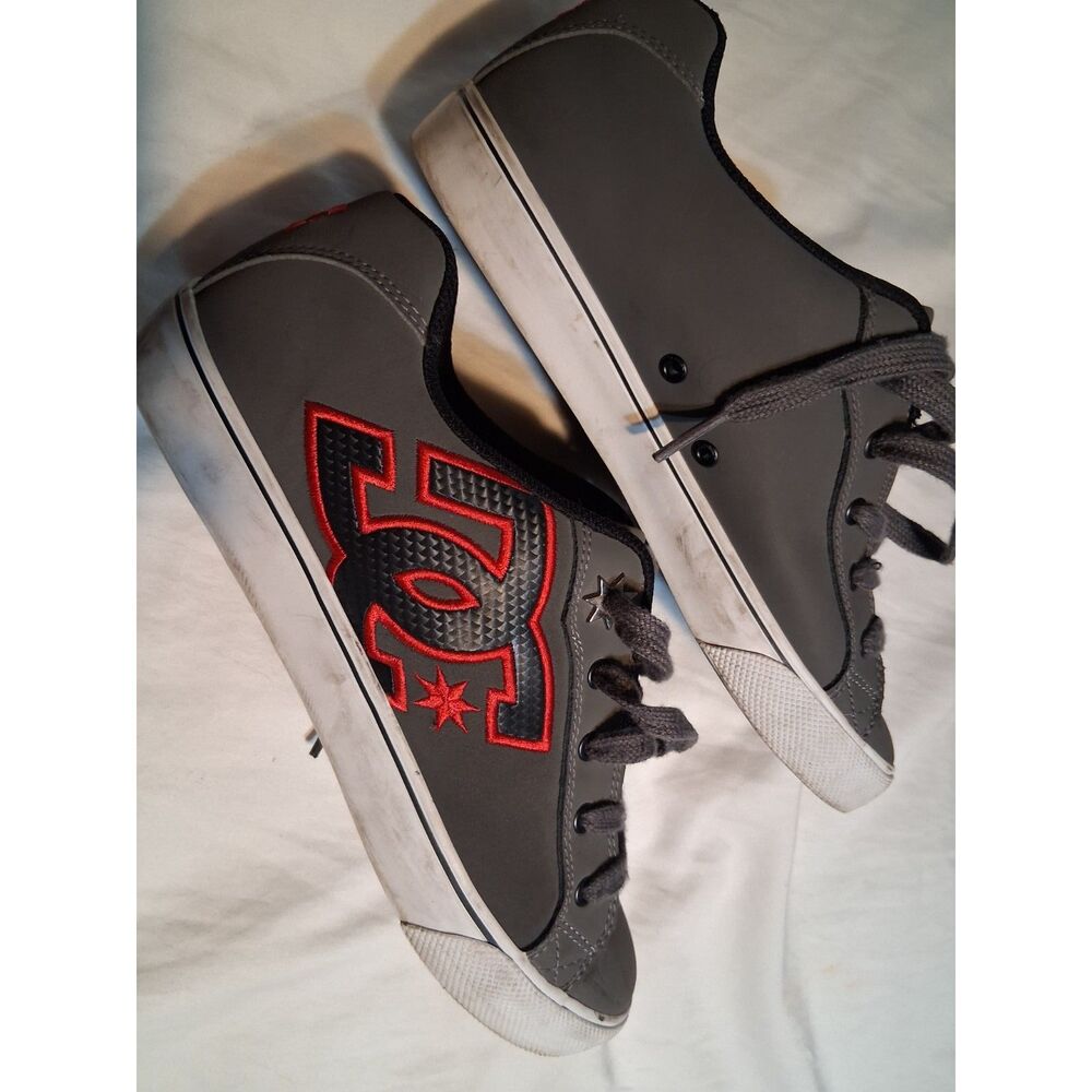 DC Net Skate Shoes Gray Red Logo Low Top Sneakers Size 8